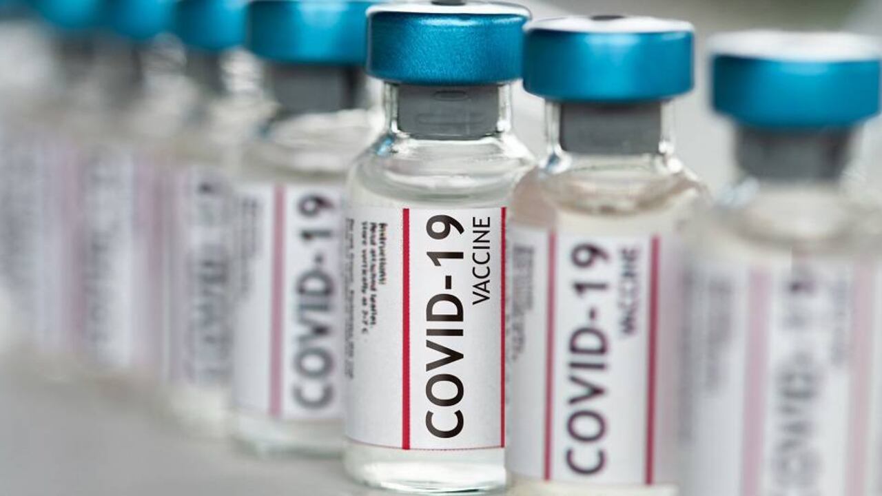Una mujer de 90 años, la primera en recibir la vacuna de Pfizer contra covid