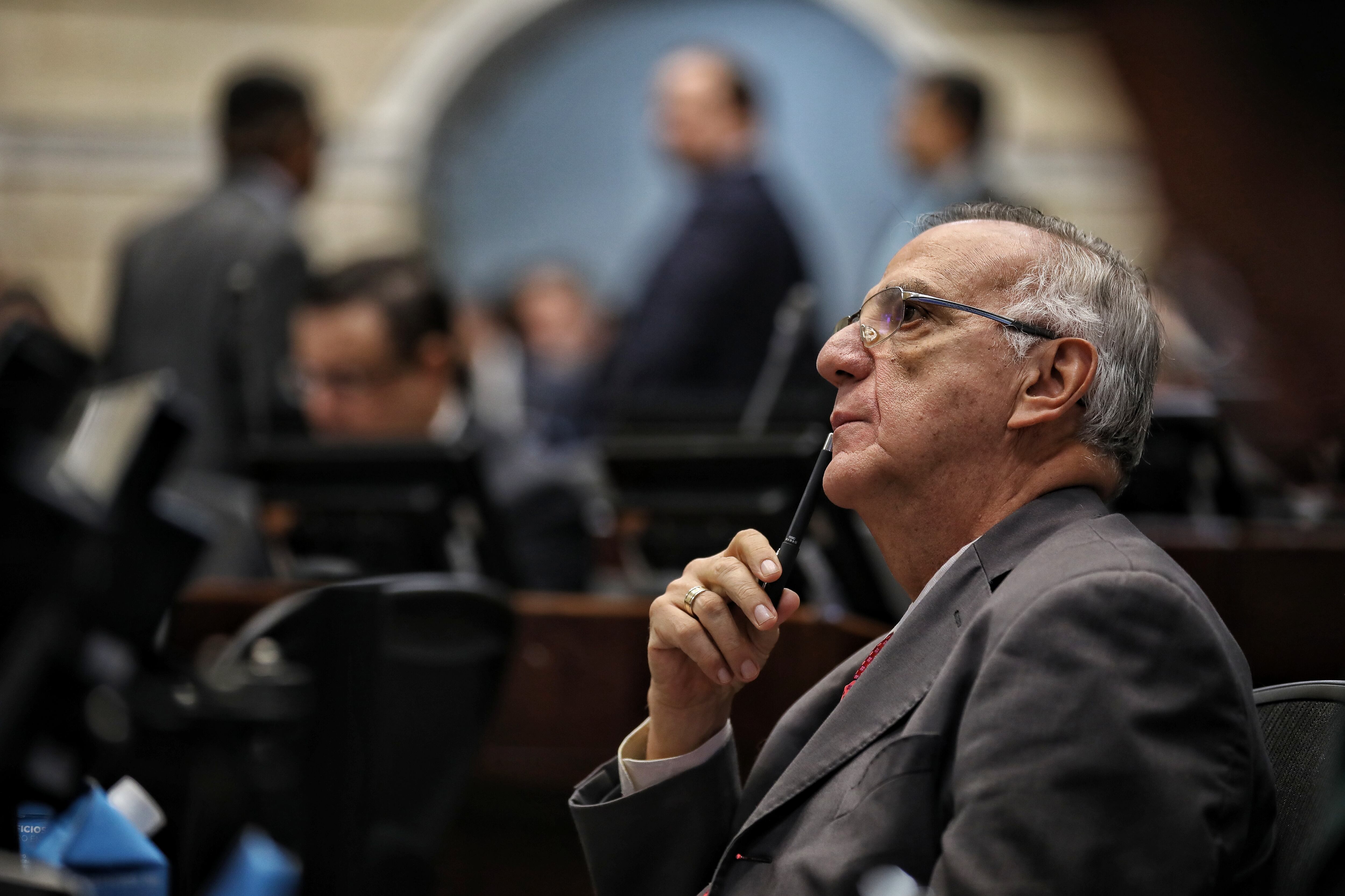 Debate de control político a Ministro de Defensa Iván Velásquez