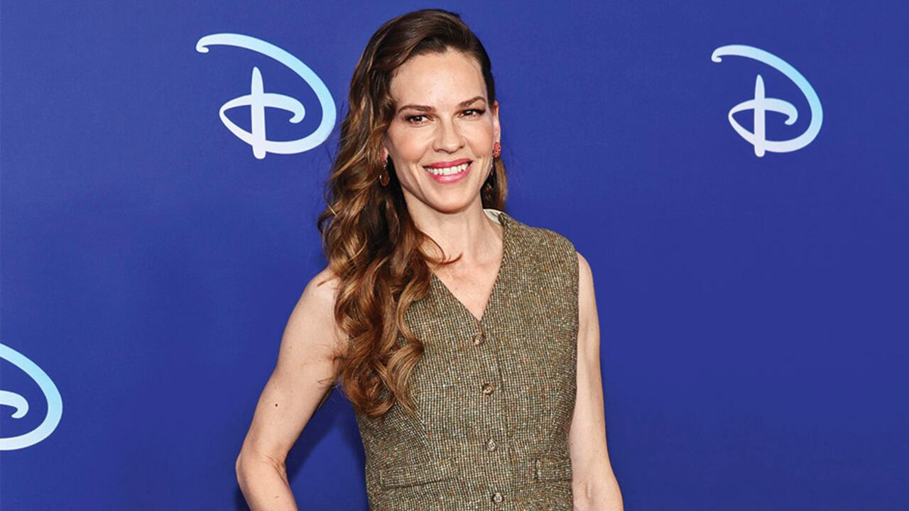 Hilary Swank anunció su embarazo de gemelos a los 48 años.