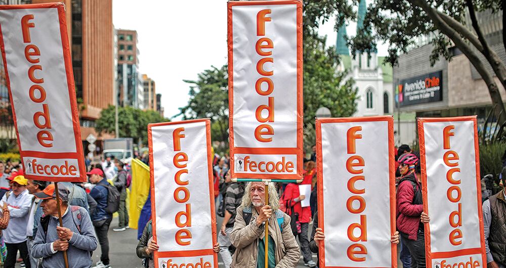 El sindicato de maestros habría realizado una maniobra irregular para enviar el dinero. Lo giraron a la Colombia Humana y de ahí a las arcas de la campaña. 