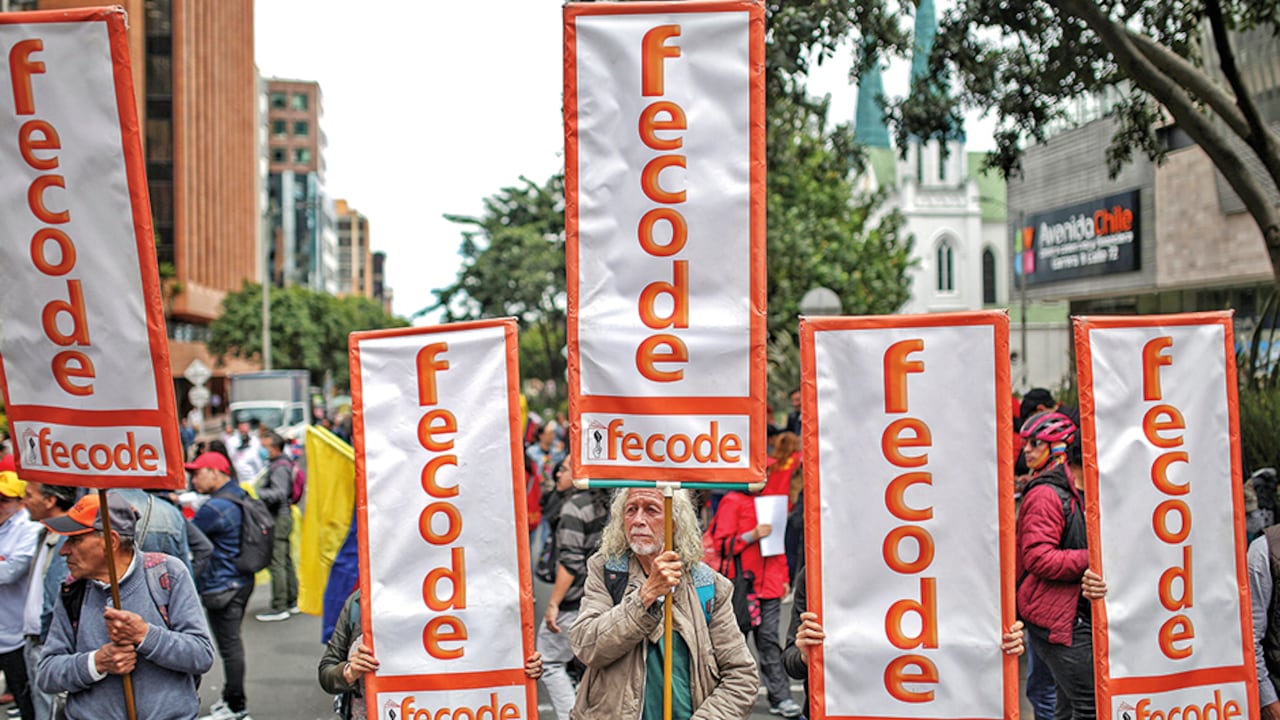 El sindicato de maestros habría realizado una maniobra irregular para enviar el dinero. Lo giraron a la Colombia Humana y de ahí a las arcas de la campaña.