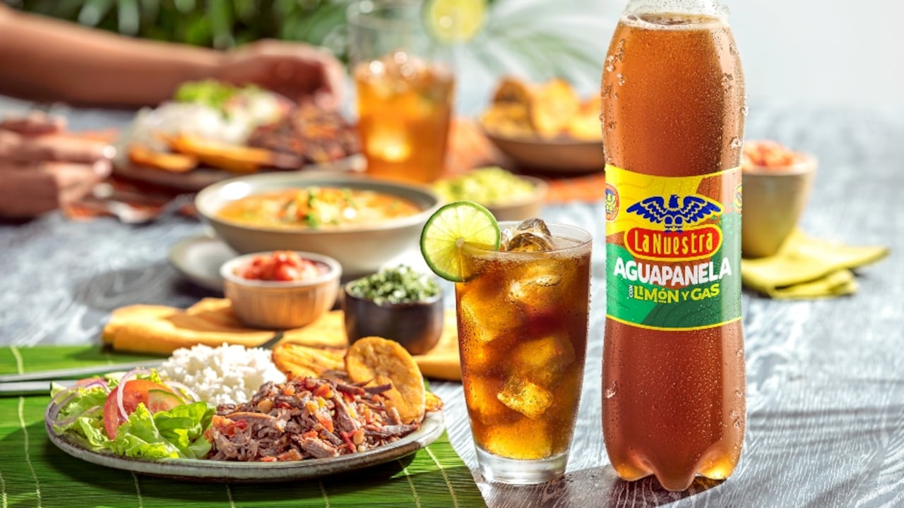 Postobón lanzó 'La Nuestra', una marca con la que presentó una gaseosa de aguapanela.