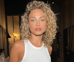 La modelo Rose Bertram.