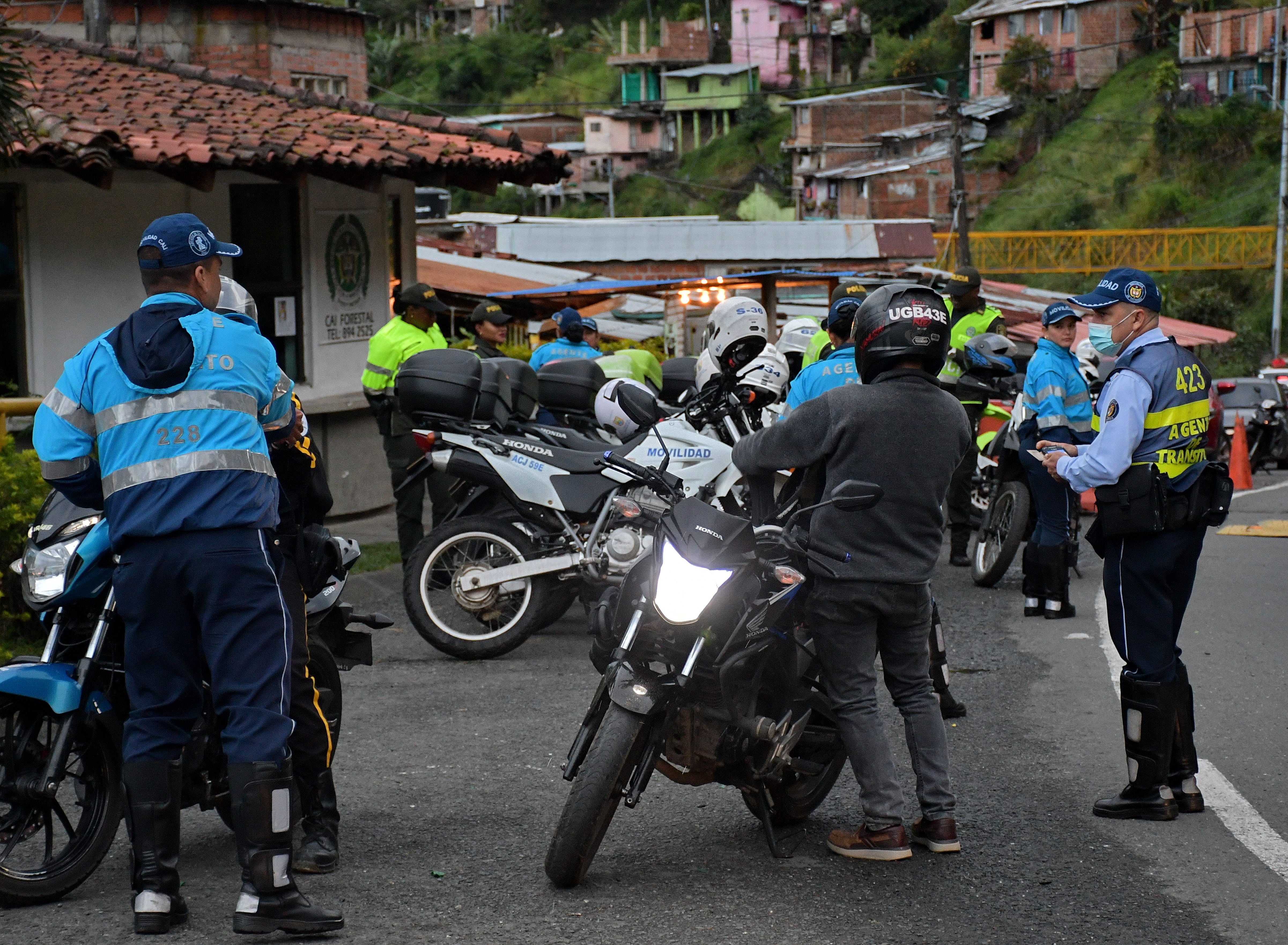 Operativos de Guardas de Transito en Cali.