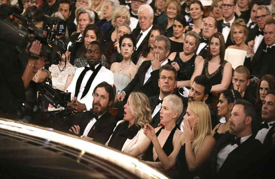 En toda la historia de los 89 años de la celebración de Los Premios Óscar nunca se había presentado un error como este. 