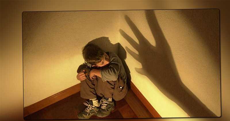 El docente habría abusado de los niños a través de un supuesto juego infantil. 