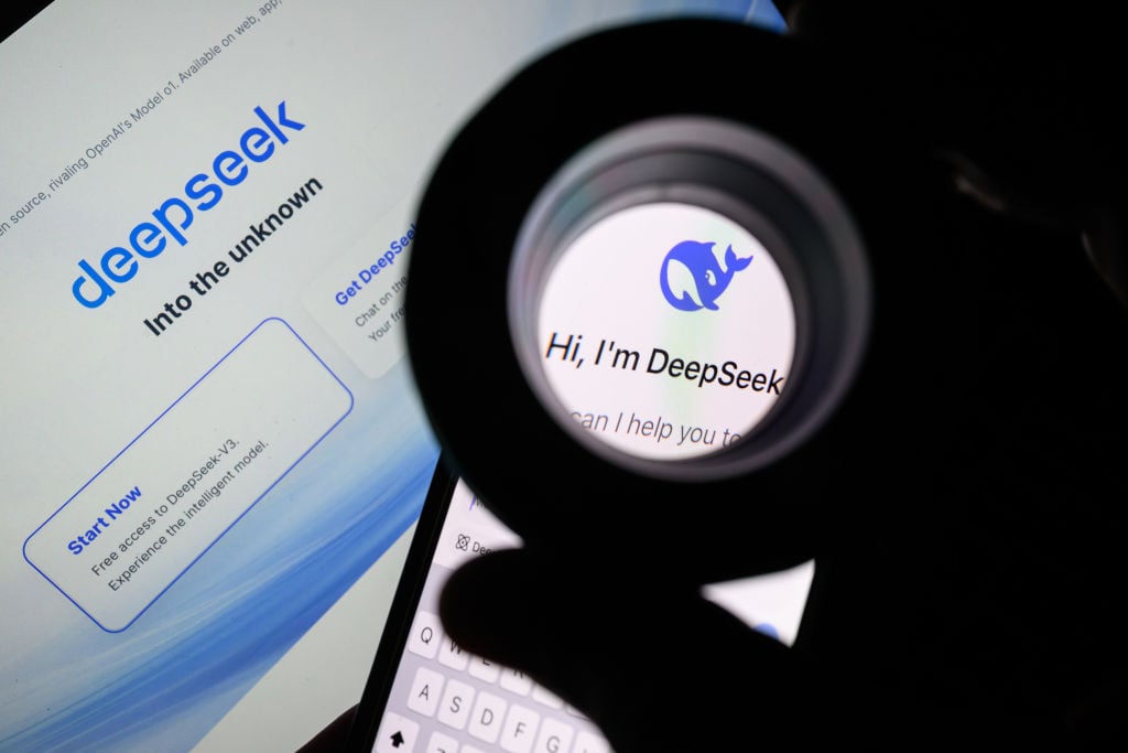 Australia prohíbe el uso de DeepSeek en dispositivos gubernamentales para proteger la integridad de los datos oficiales.