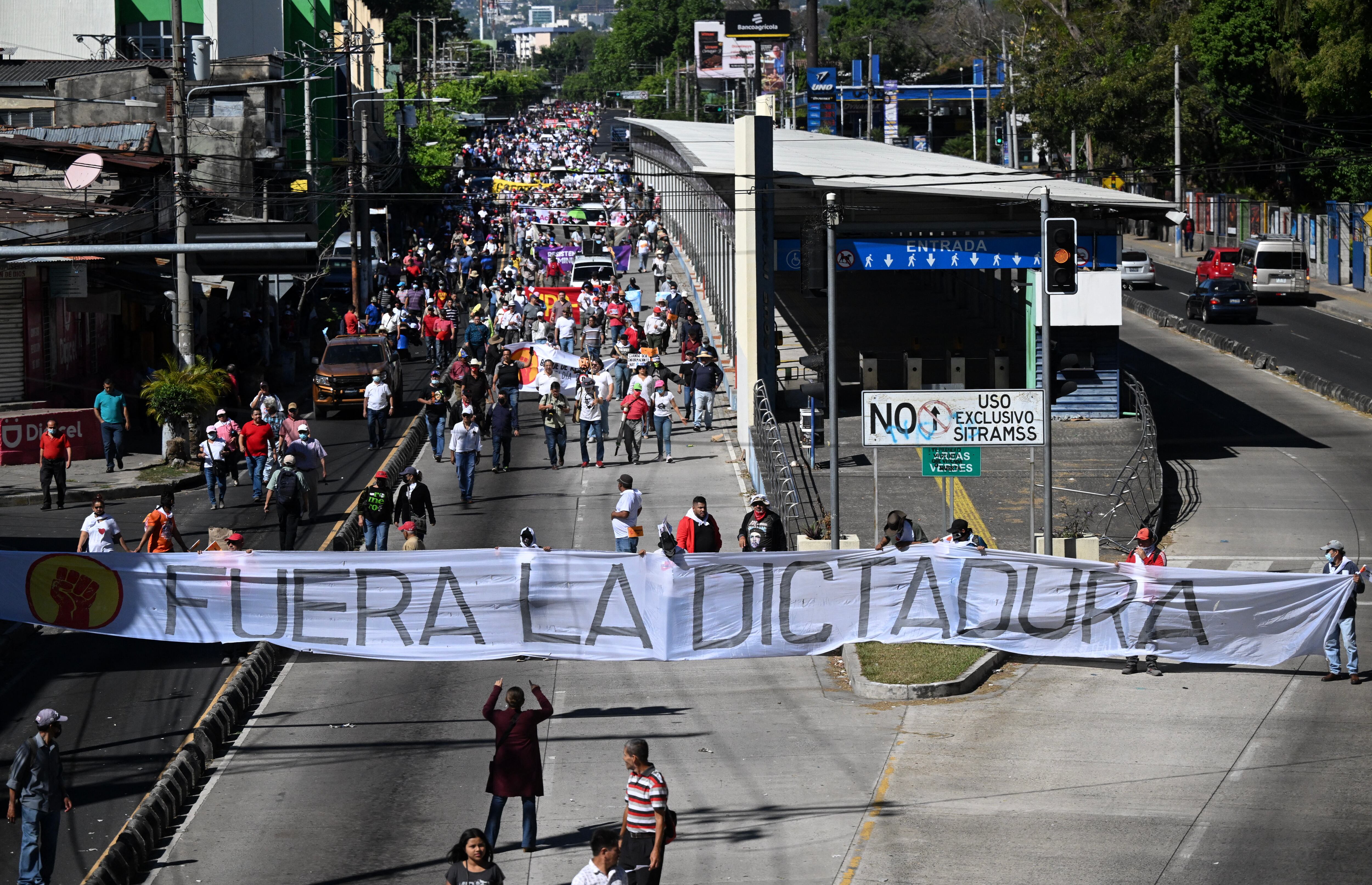 Protesta del fin de semana condenó la política de seguridad de Nayib Bukele, a propósito del aniversario de los Acuerdos de Paz.
