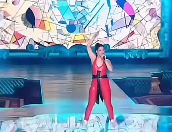 La imitadora de Rosalía no logró convencer al público en su últimas presentación.