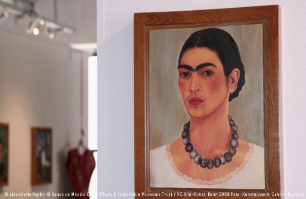 ¿Réplica u original? Hans-Jürgen Gehrke y Mariella Remund, los fundadores del museo, han viajado reiteradas veces a México para estudiar y documentar la obra de Frida. Las réplicas que exhiben en Baden-Baden son idénticas al original. Únicamente de cuatro cuadros no han podido hacer una réplica, puesto que de estos solo se conservan fotos en blanco y negro.