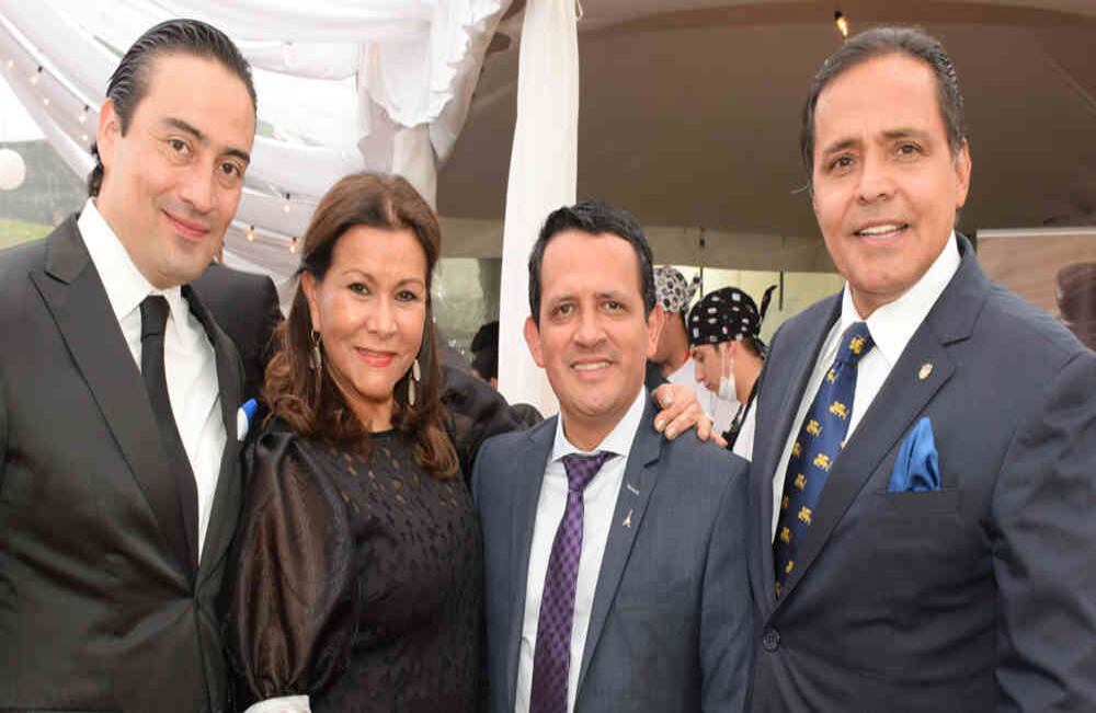  Julián González, Ivette Uhía, Oliver Pradet y Gitanillo de América.