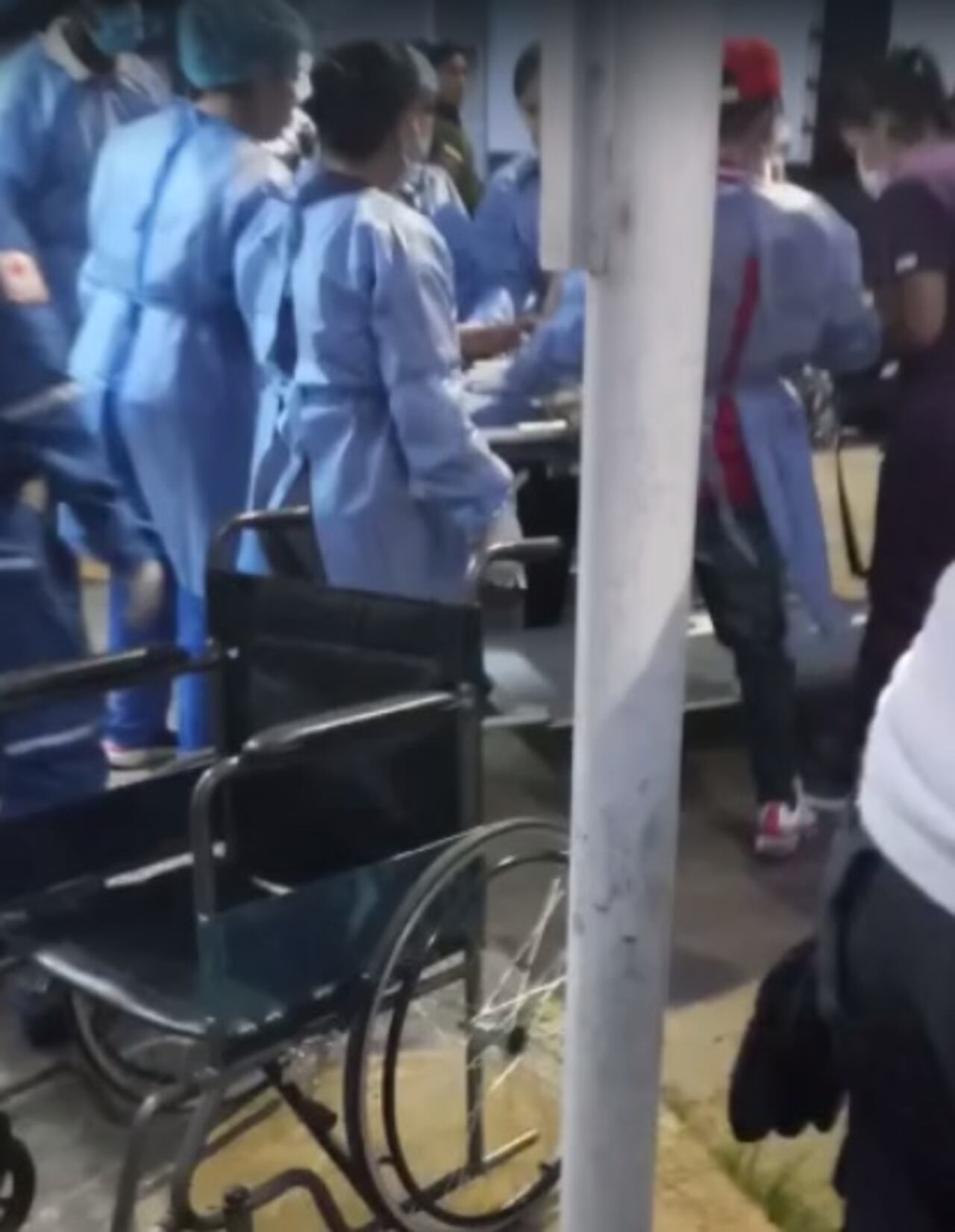 Camión chiva se volcó a un abismo en una vía de Caloto, Cauca; reportan dos muertos y varios heridos.