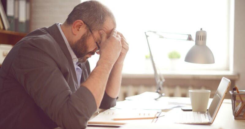 Si está considerando prestarle plata a un familiar o amigo, estas recomendaciones podrían ahorrarle un problema financiero.