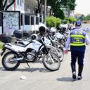 Los guardas de tránsito harán operativos de control durante la jornada.