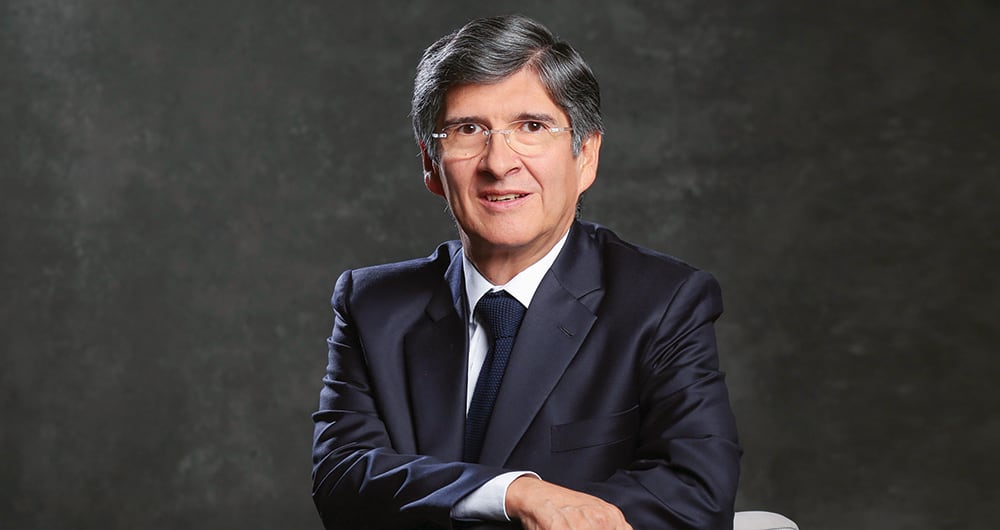 Cuando se evalúan grandes inversiones a largo plazo, la incertidumbre y el marco regulatorio del país son claves, dice Gustavo Ramírez, vicepresidente de inversiones. Considera importante “tener unas reglas de juego claras y estables”.