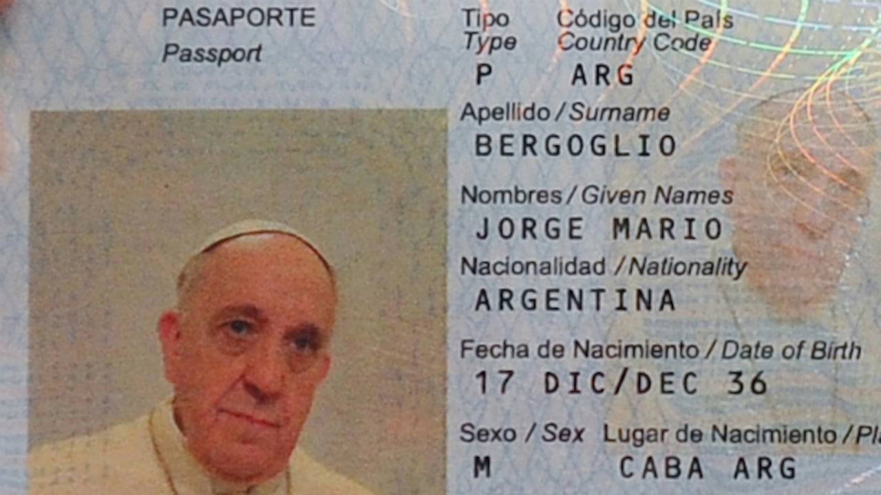 Este es el nuevo pasaporte argentino del papa Francisco