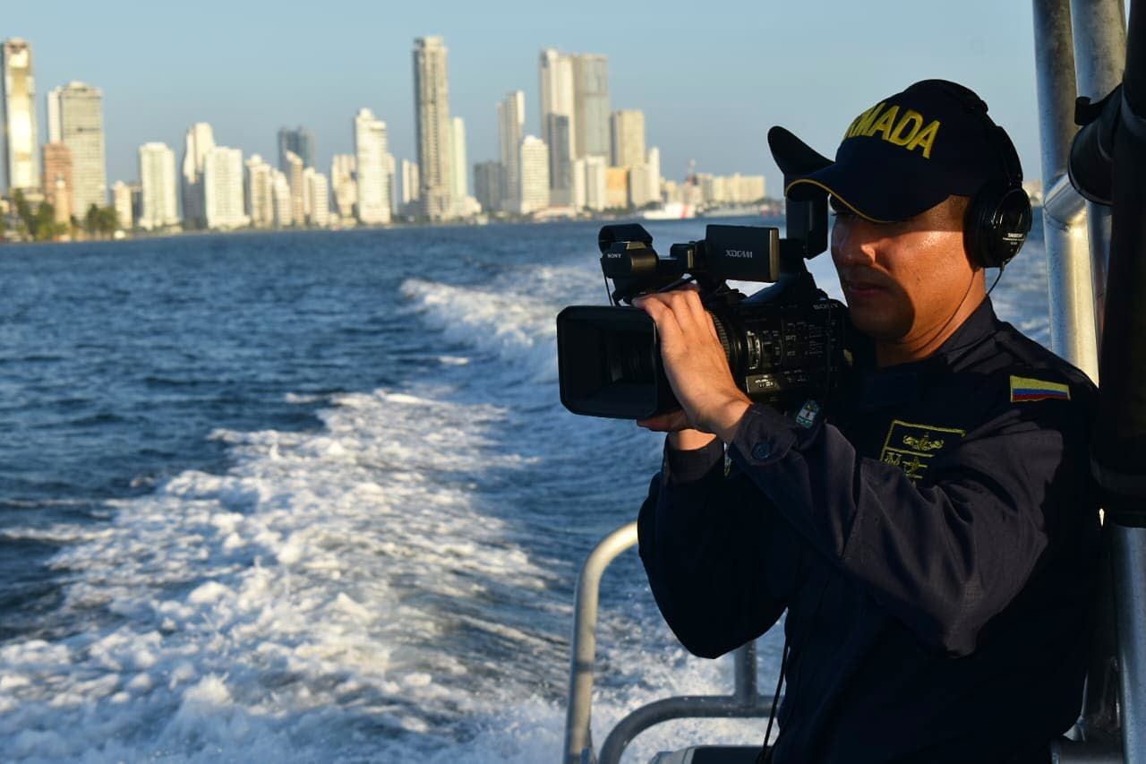 Camarógrafo del programa Insignia de las Fuerzas Militares.