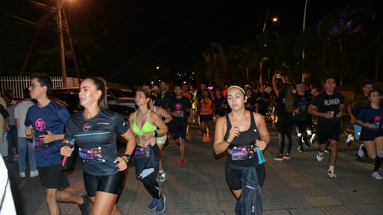 A esta hora desde el estadio Pascual Guerrero se lleva a cabo una carrera atlética nocturna
Llamada Night Neón Run.
Se corren 10k y 5k.
Las rutas son la calle 5 , la Roosevelt y el plazoleta Jairo Varela. Termina dentro del estadio.
