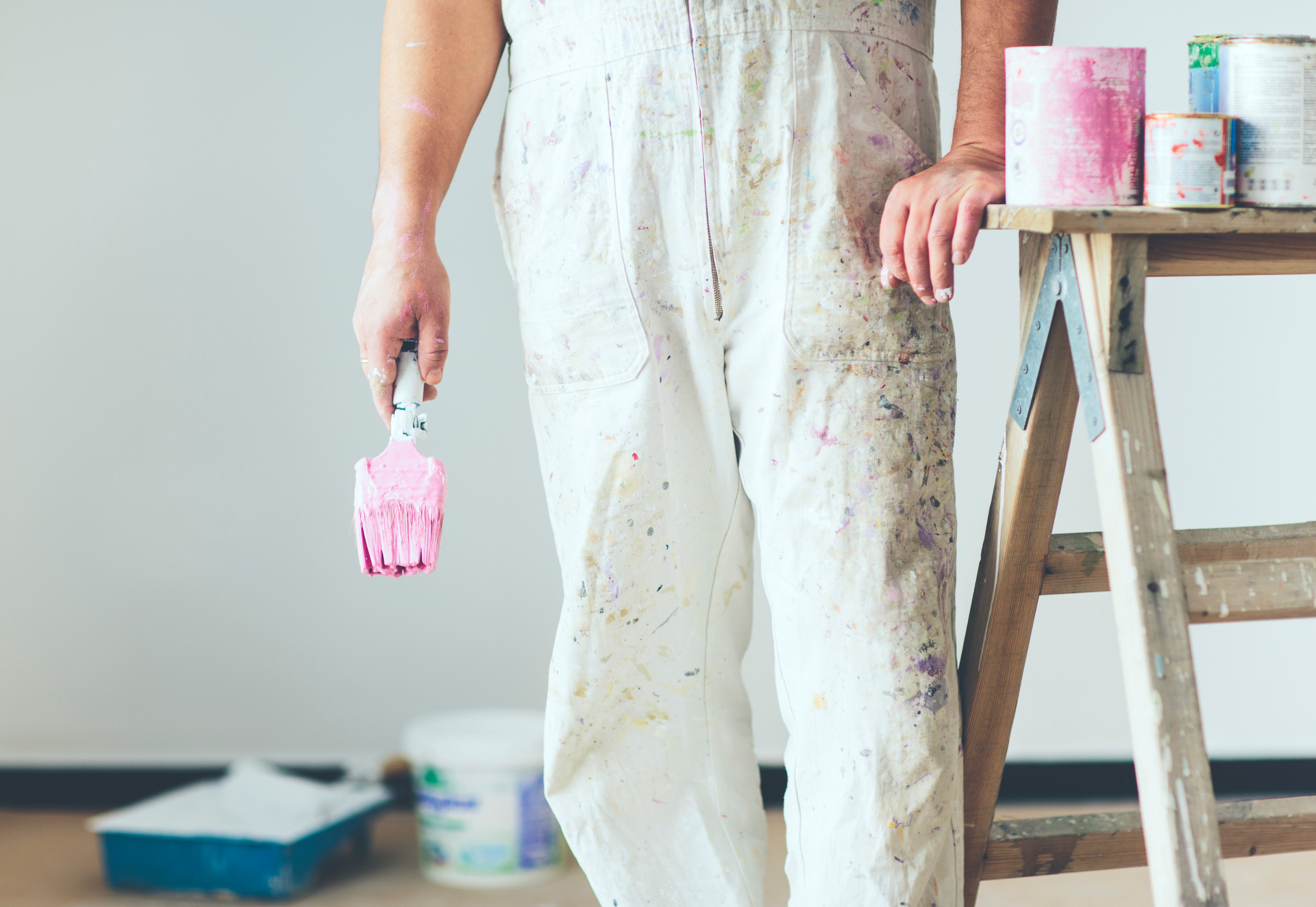 Es importante identificar el tipo de pintura que hay en la ropa.