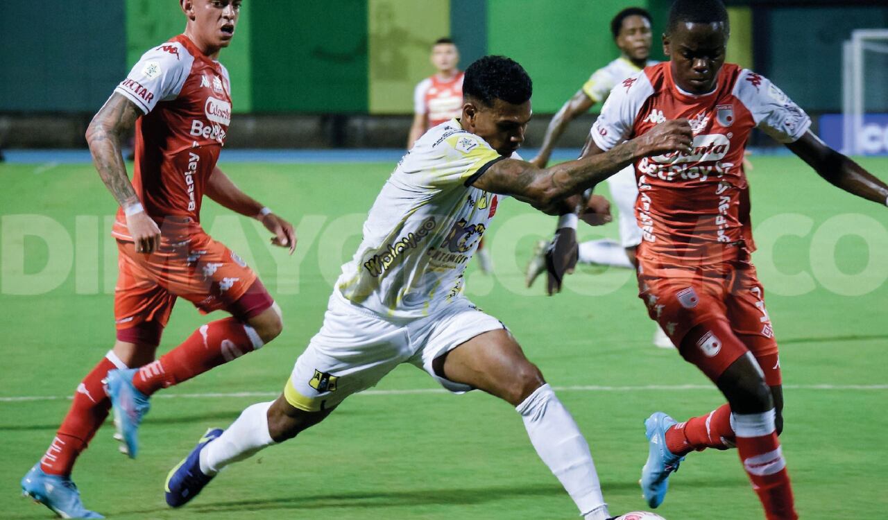 Alianza Petrolera hizo ver mal a Independiente Santa Fe en su visita a Barrancabermeja.