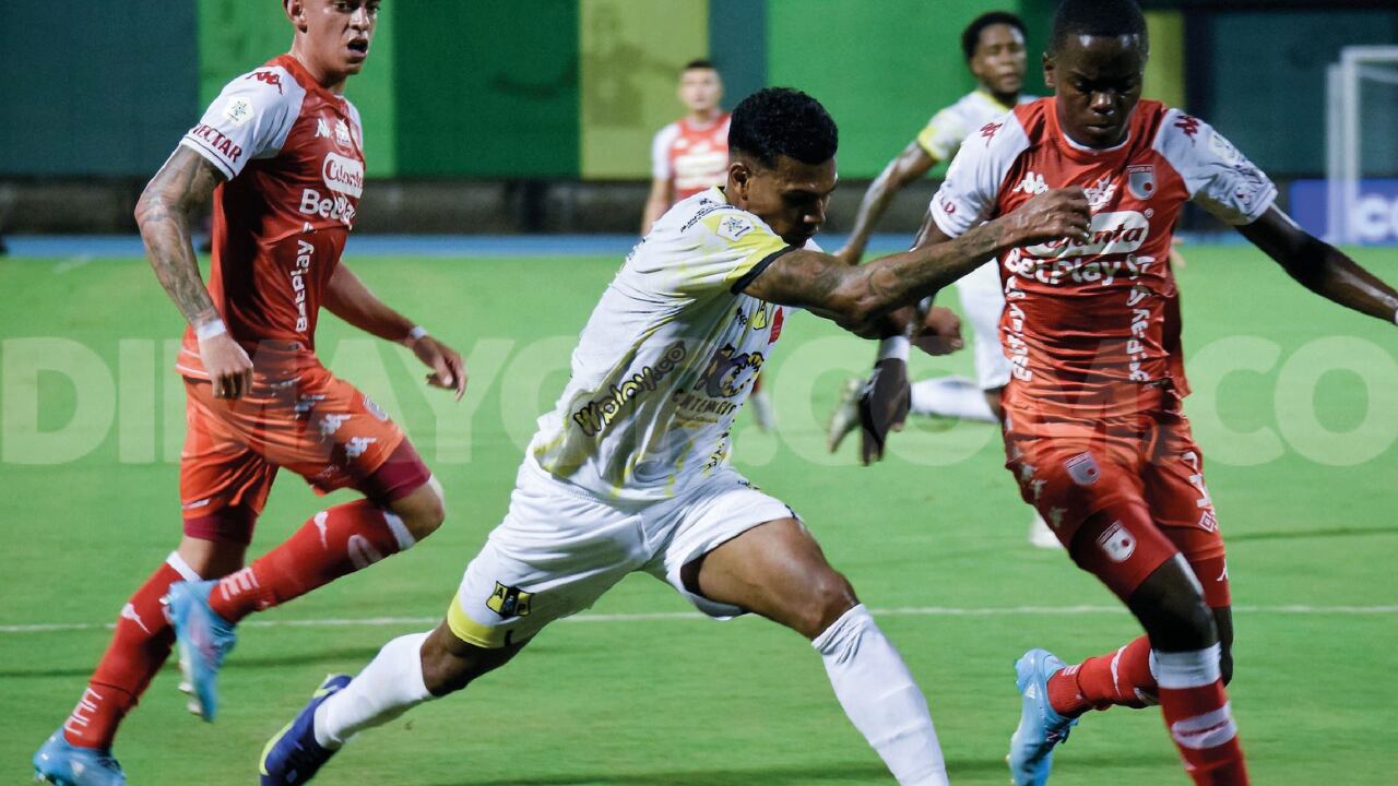 Alianza Petrolera hizo ver mal a Independiente Santa Fe en su visita a Barrancabermeja.