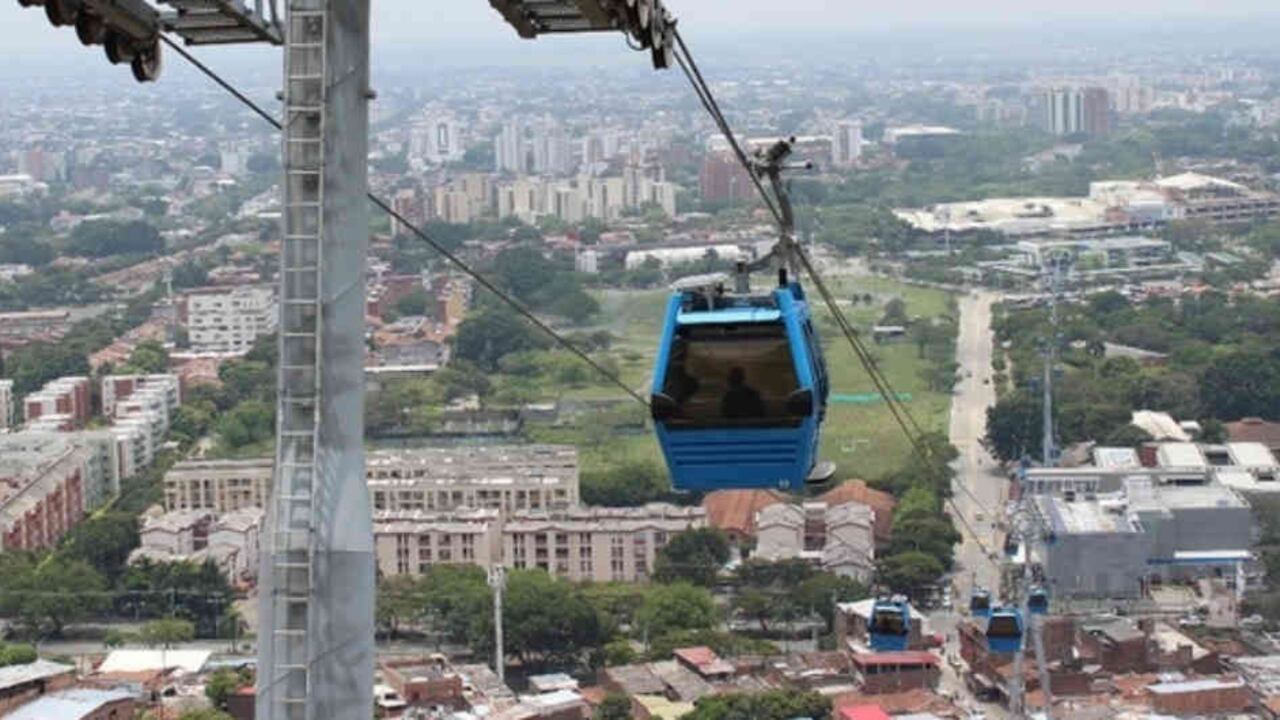 La operación del MIO Cable es coordinada por la Asociación Cable Aéreo de Manizales, pero su responsabilidad recae en Metrocali, dependencia de la Alcaldía de Cali.