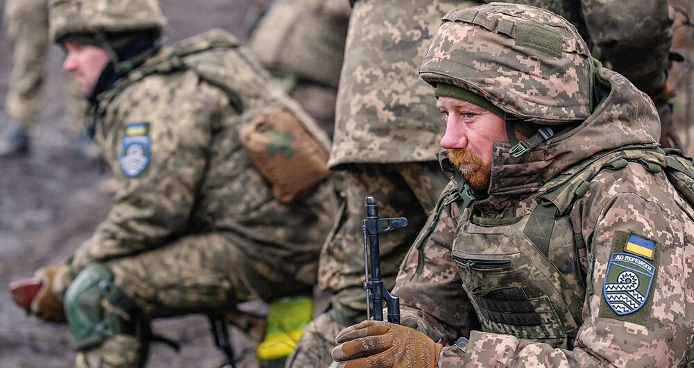 El presidente de Ucrania, Volodimir Zelenski, dice que necesita miles de soldados.