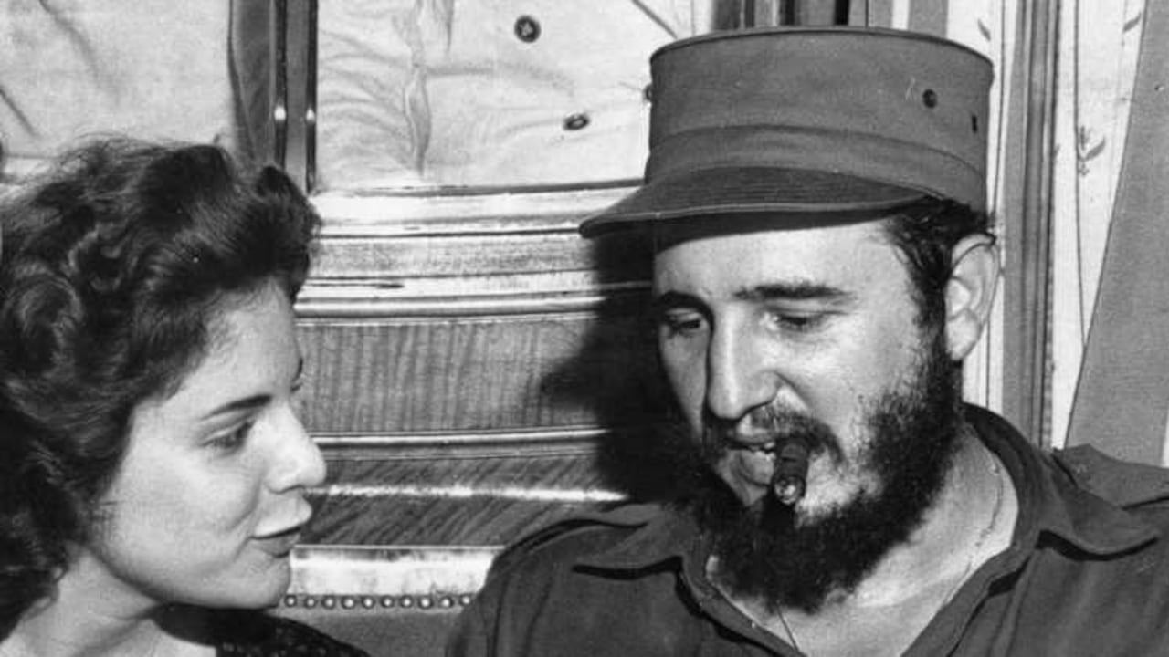 En 1959, cuando tenía 19 años, marita conoció a Fidel Castro. Ese mismo día este la besó apasionadamente en su camarote del buque Berlín. Quedó flechada.