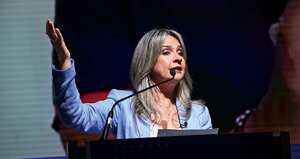 La directora de SEMANA, Vicky Dávila, intervino en la Convención de Asobancaria haciendo un llamado a proteger las instituciones y la democracia colombiana. Fue una de las invitadas especiales del evento que congrega al empresariado colombiano.