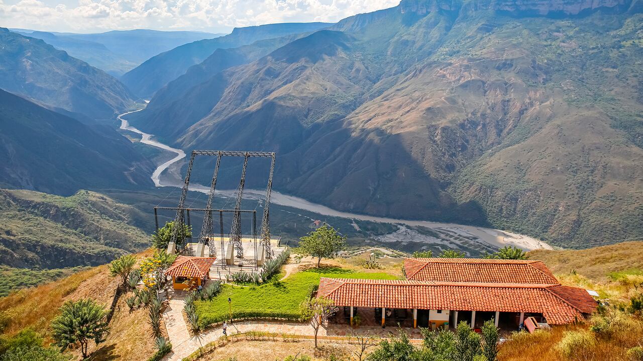 El Cañón del Chicamocha es uno de los lugares ideales para visitar con niños en Colombia.