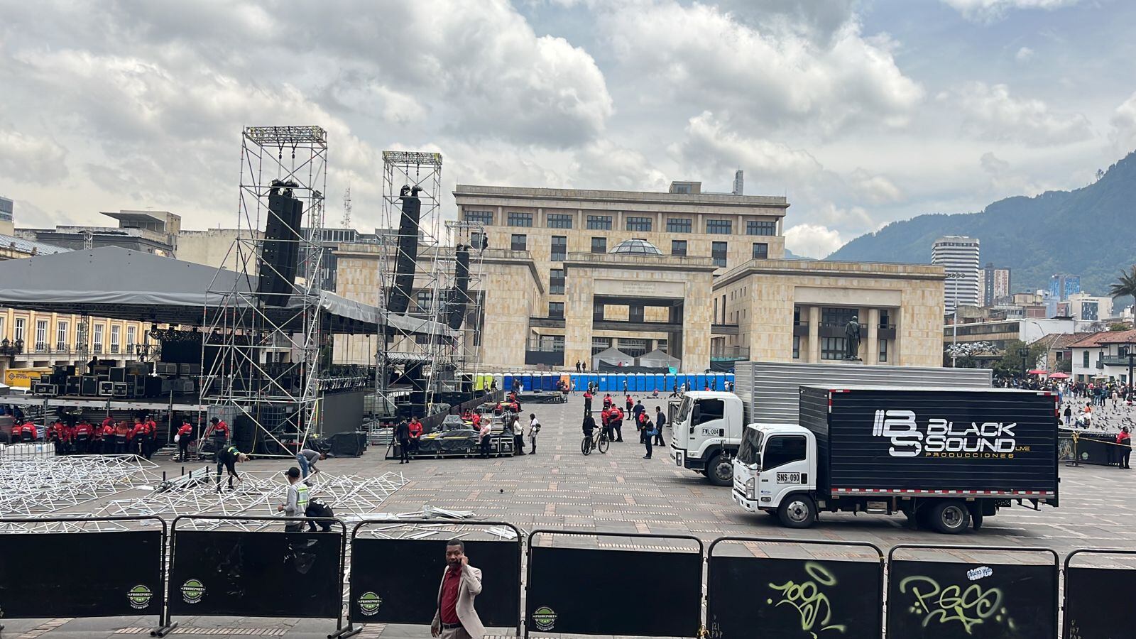 Tarima marchas 27 de septiembre.