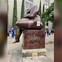 Las mujeres llenaron de mensajes las esculturas de la Plaza de Botero.