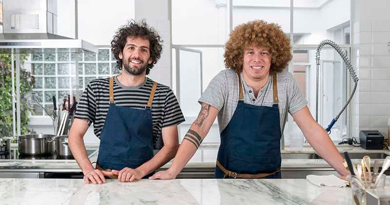 Nicolás López y Sergio Meza, propietarios de Villanos en Bermudas.