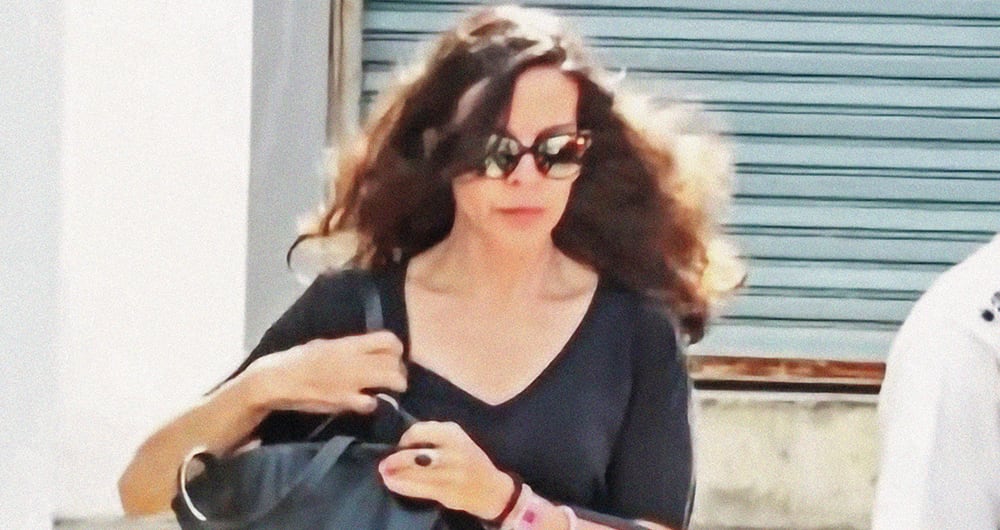 La madre de Daniel Sancho, Silvia Bronchalo, ha permanecido totalmente hermética ante el asedio de los reporteros en Tailandia.