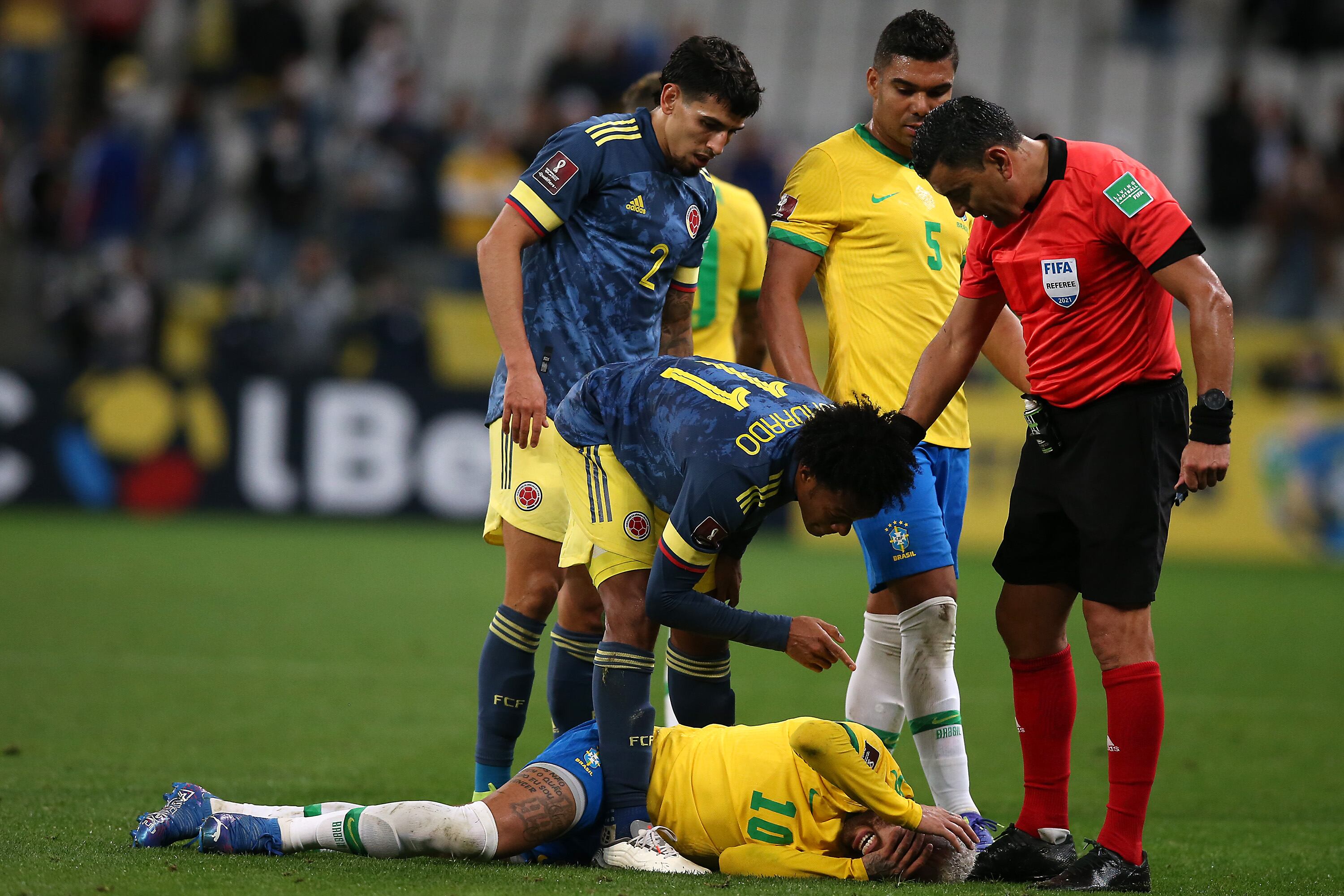 Neymar y Cuadrado protagonizaron uno de los duelos más intensos del encuentro