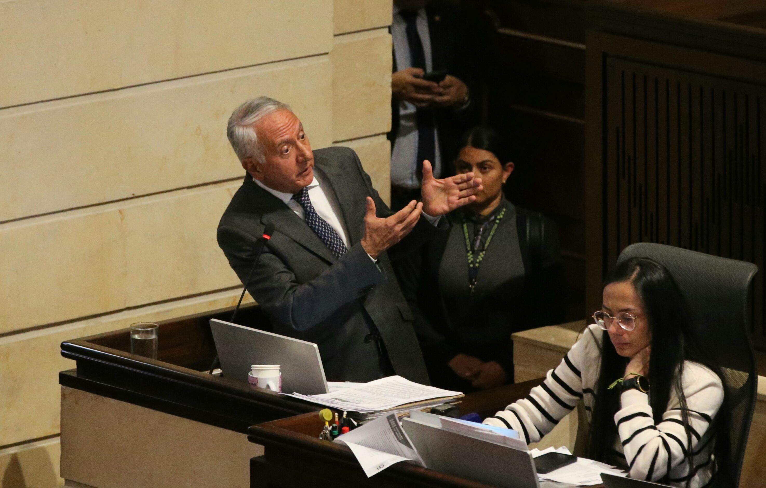 Misión de censura contra ministró de defensa, Iván Velásquez por la grave situación de seguridad en los departamentos de Cauca y Valle del Cauca en la Cámara de Representantes
Bogota 17 junio 2024