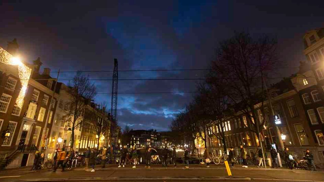 Las autoridades han endurecido las restricciones, entre ellas las reuniones en casa “por un tiempo”.