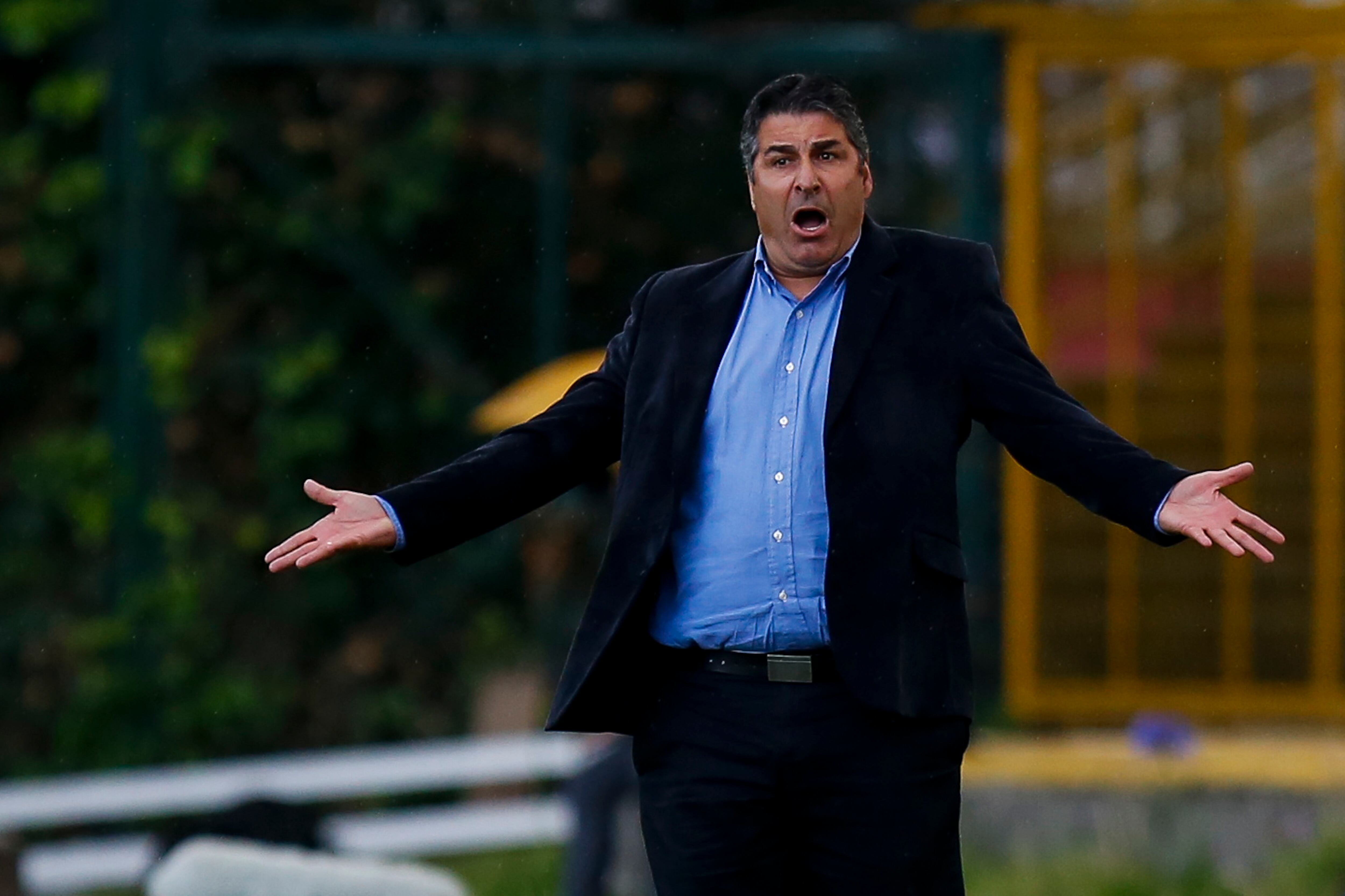 Octubre 13 de 2015. Bogotá. En el estadio de Techo Deportes Tolima venció 2 - 0 a Equidad F.C. en la fecha 7 de la Liga Águila II 2015. En la foto: El director técnico Santiago Escobar. (Colprensa - Mauricio Alvarado)