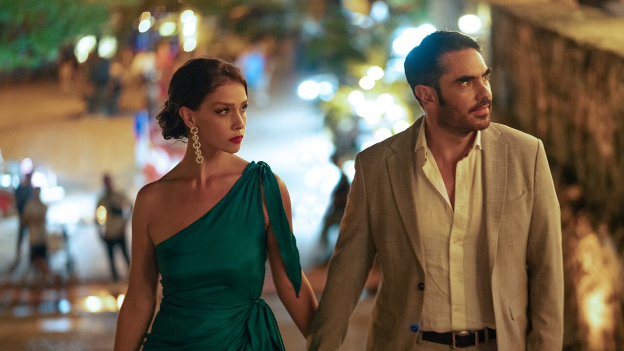 Perfil Falso S1 (izq. a der.) Carolina Miranda, Lincoln Palomeque en Perfil Falso S1. Cr. Renata Bolivar / Netflix © 2023