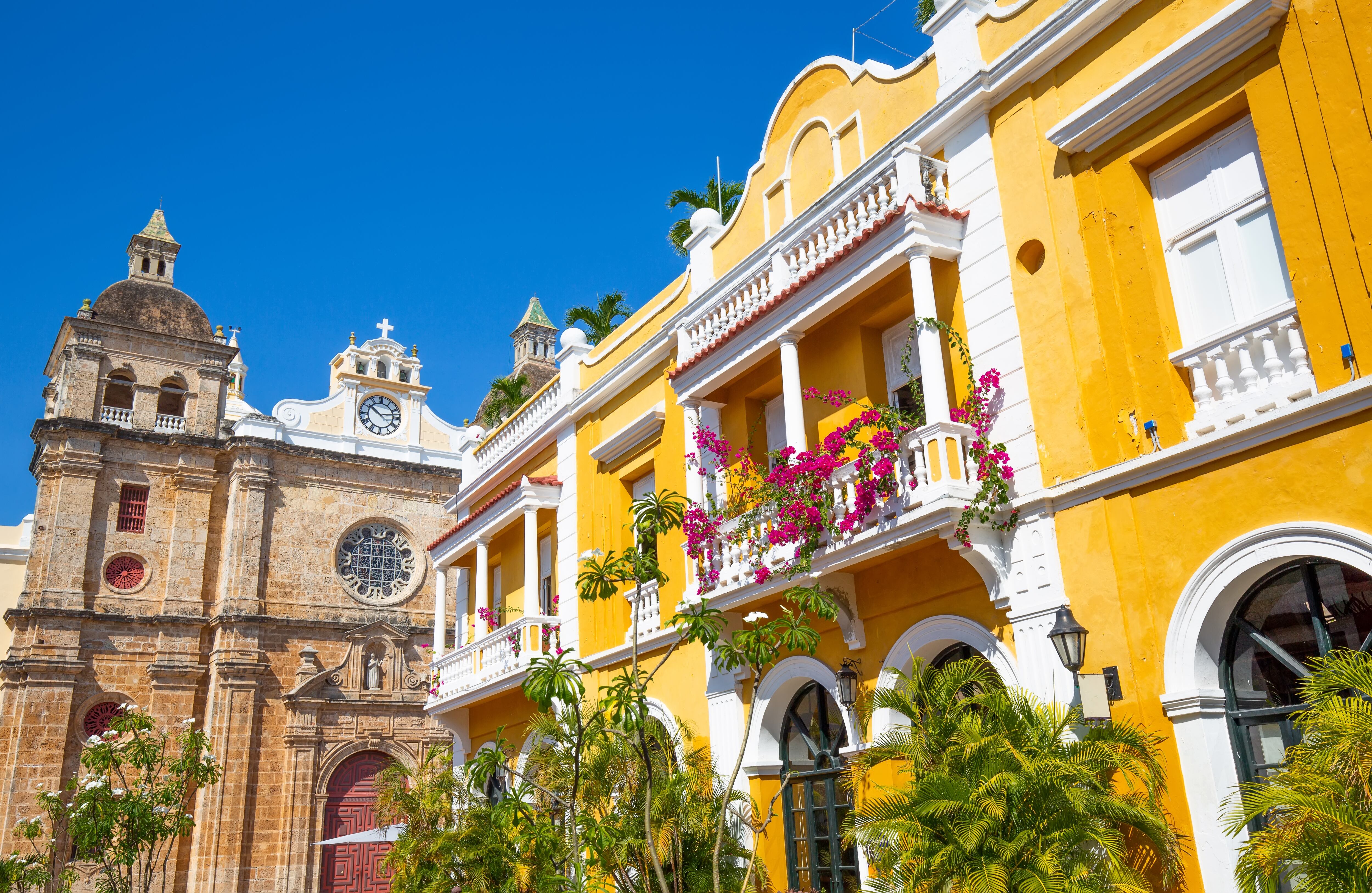 En 1984 el Centro Histórico de Cartagena fue declarado Patrimonio Histórico de la Humanidad por la Unesco, convirtiéndose en el primer lugar del país en formar parte de la lista del Patrimonio Mundial Cultural y Natural. Sus calles representan uno de los conjuntos arquitectónicos más representativos del periodo colonial, plasmado en edificaciones civiles y domésticas, iglesias y claustros, calles y plazas que le dieron un carácter único a nivel mundial.