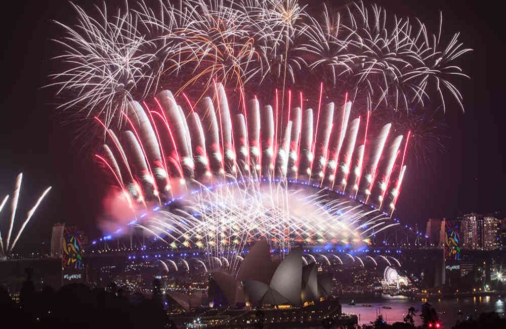 Juegos artificiales en el Ann Harbour en Sidney, Australia. Foto de la Agencia Anadolu.