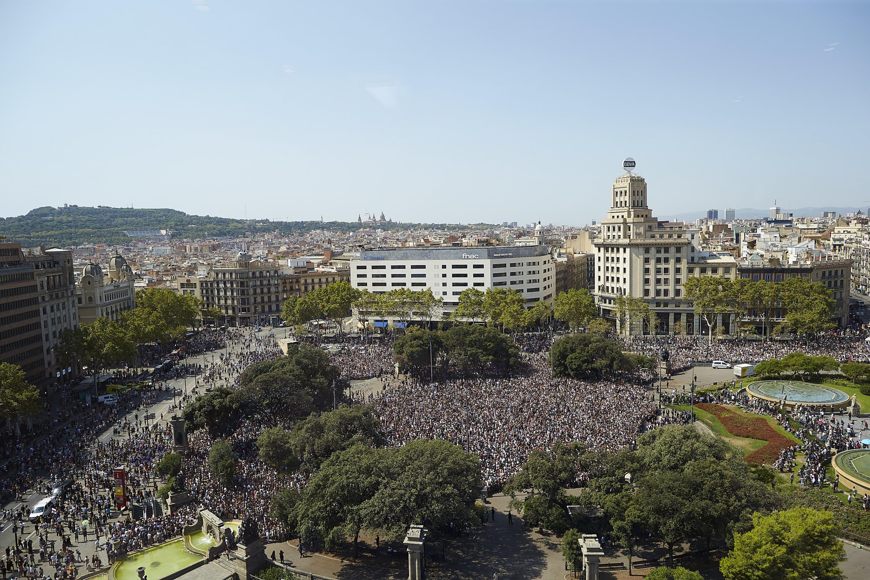El presidente actual estuvo en esa época en el Parlamento de Cataluña, donde también visitó algunas sedes de empresas de telecomunicaciones, construcción y equipamientos escolares, deportivos y sanitarios. En este punto se empiezan a atar los cabos. 