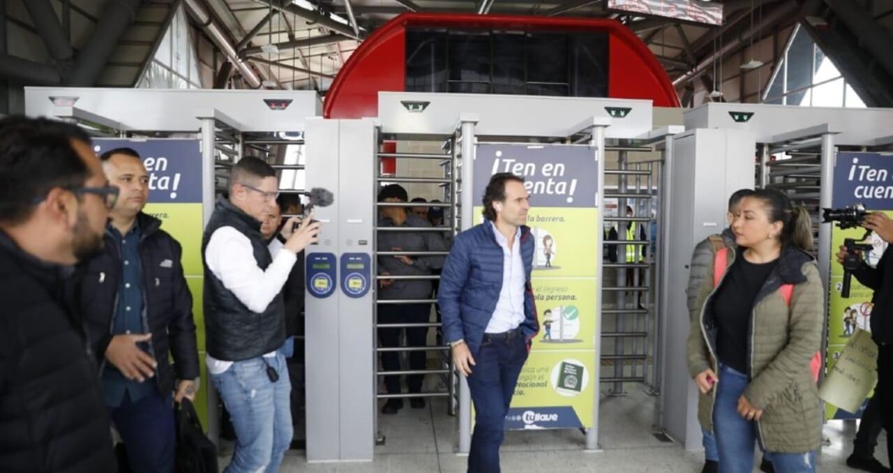 Fico Gutiérrez en Transmicable.