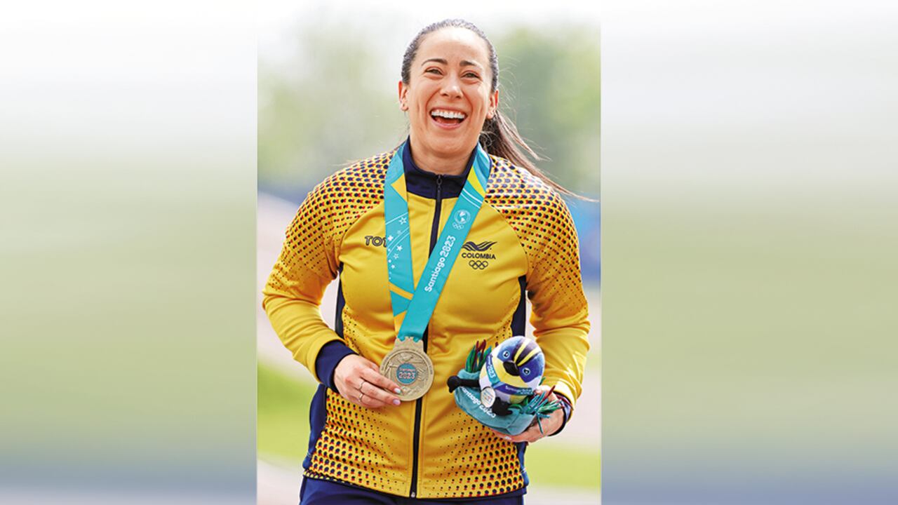La medallista olímpica se recupera de una lesión en el codo de la que ya fue operada. Mientras tanto, aprovecha para reunirse con grandes deportistas con el fin de recuperar la sede de los Juegos Panamericanos.