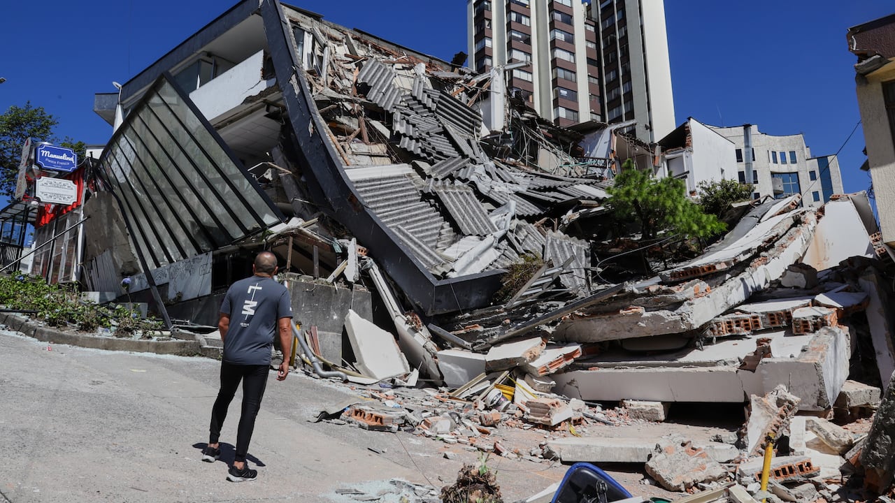Photo: Revista Semana Manizales Implements Curfew and Traffic Restrictions After 7.4 Earthquake