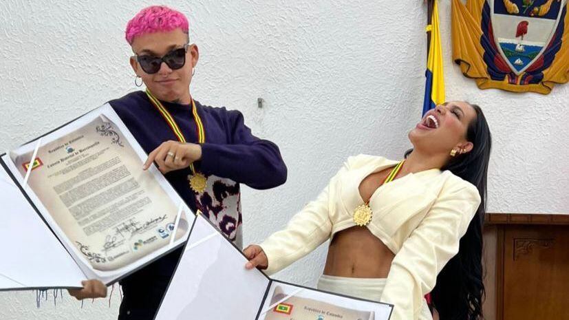 Beéle y Valdiri recibieron una medalla por parte del Concejo de Barranquilla.