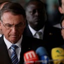 El presidente brasileño, Jair Bolsonaro, no extendió ninguna felicitación a su adversario, pero sí dijo que continuaría cumpliendo con la Constitución y autorizó una transición de poder.