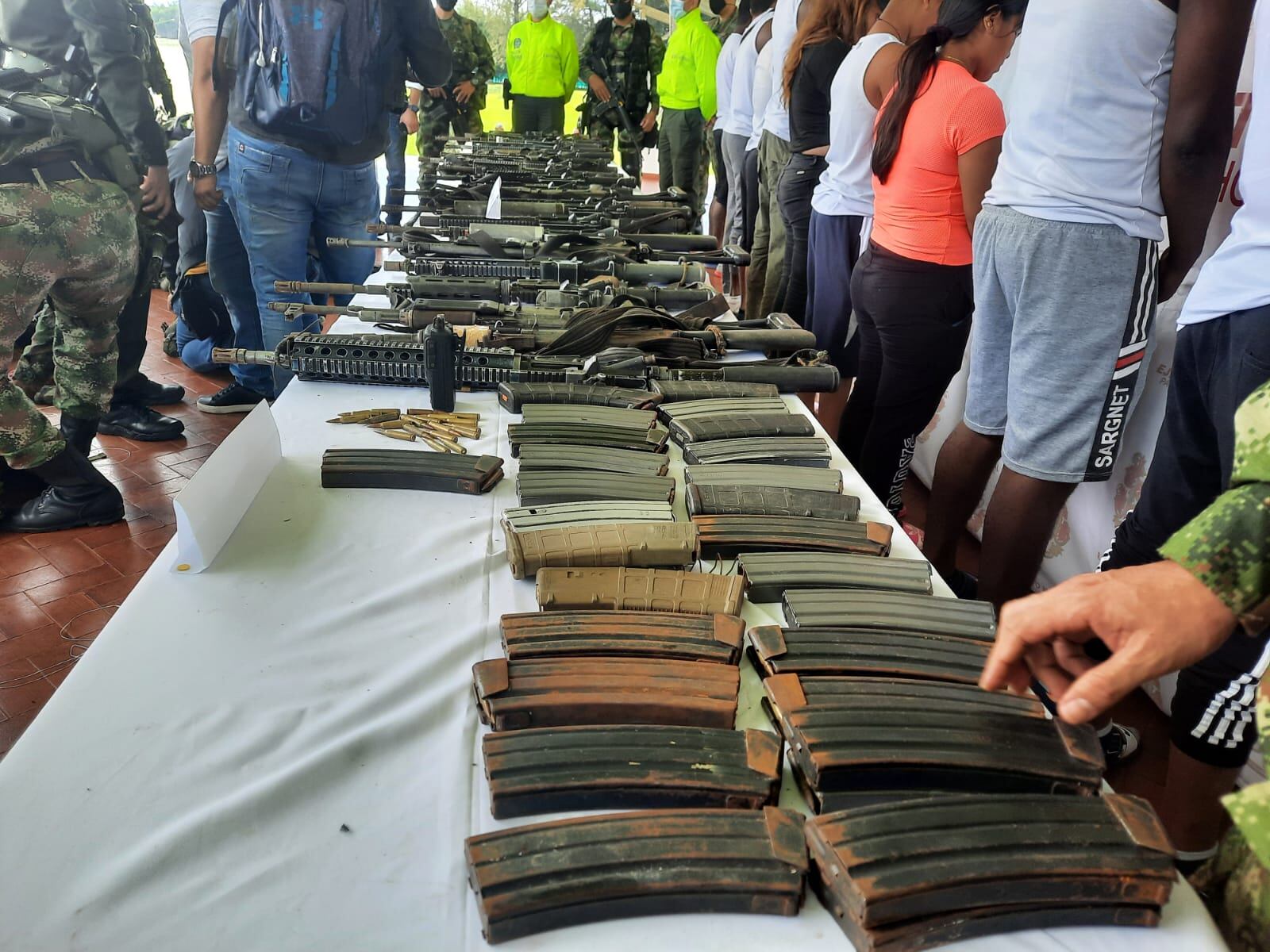 Se entregaron 13 miembros de las Farc en Cauca.