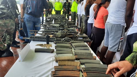 Se entregaron 13 miembros de las Farc en Cauca.