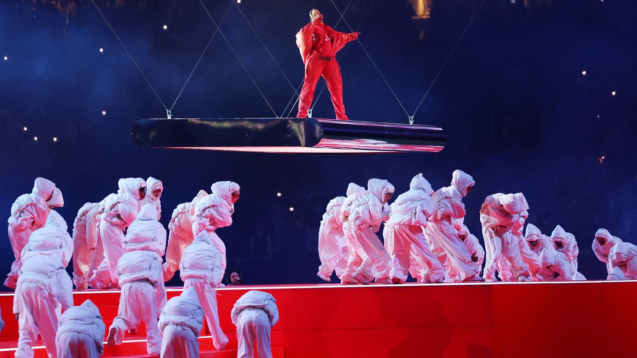 Rihanna fue la protagonista del show del medio tiempo del Super Bowl 2023. Foto: AFP.